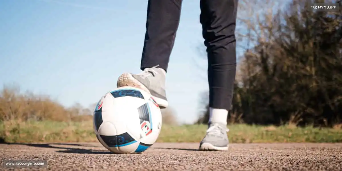 多宝电竞泳池里的每一次摆臂，都是向极限发起的挑战！🏊